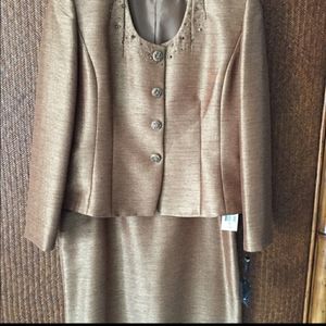 New Women’s Tahari adam Levine Petite Suit